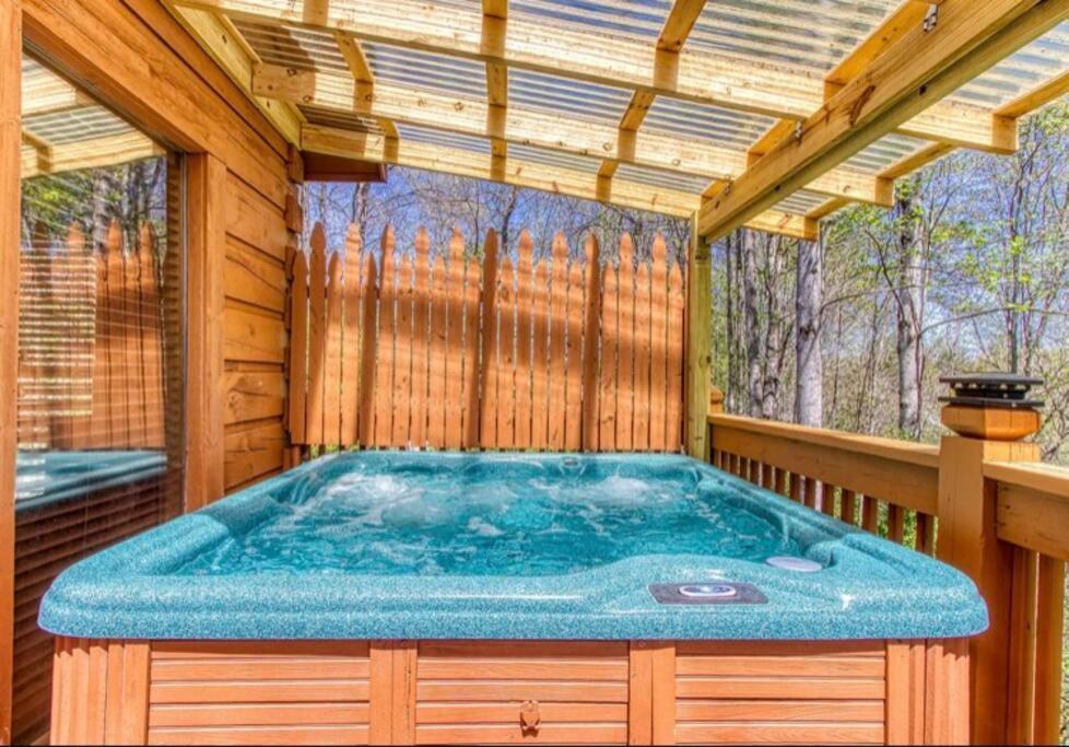 Lazy Bear Cabin Sevierville Exterior photo