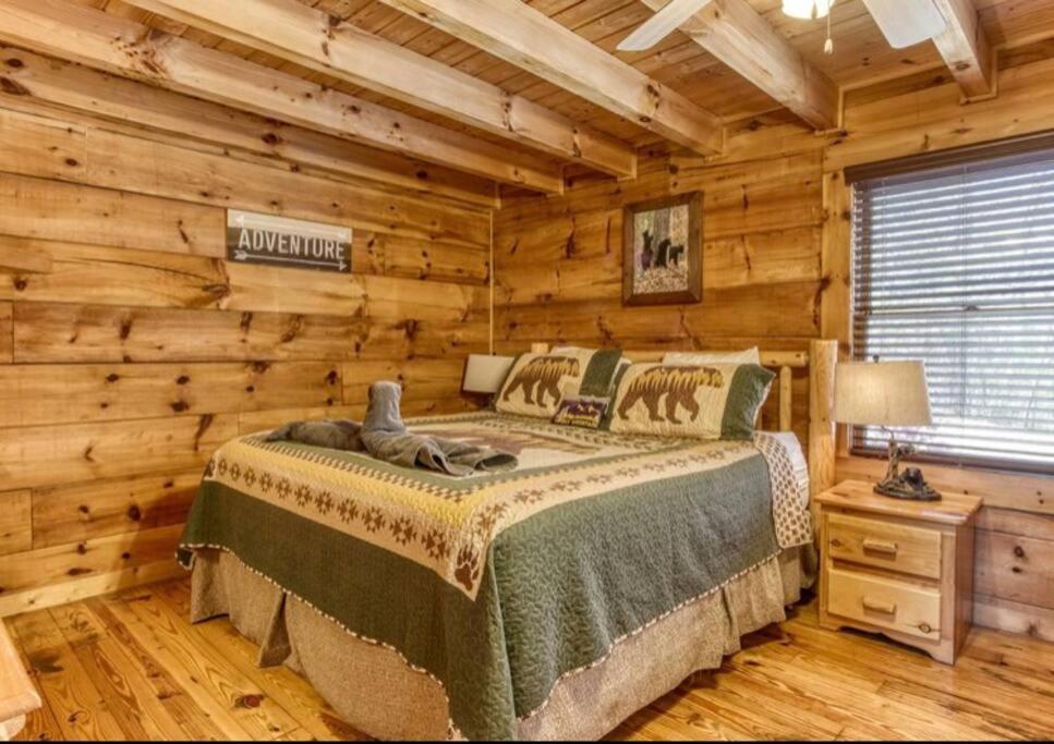 Lazy Bear Cabin Sevierville Exterior photo